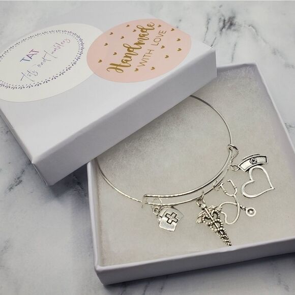 I love Nursing/Nurse Appreciation Charm Bracelet - Picture 8 of 9